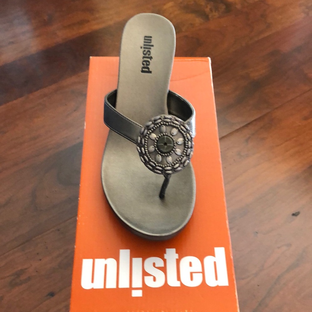 NEW Unlisted Bobtail Sandal - Bronze 7.5 M